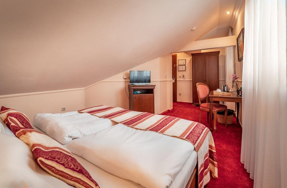 Hotel Capital With Private Wellness Nitra Exterior photo